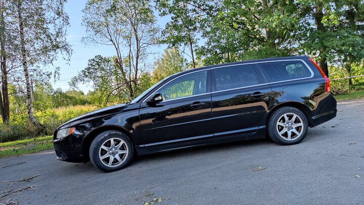 Шильдик D5 AWD на корме